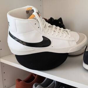 Nike Blazer Mid 77 Vintage White and Black High-Top Sneakers Size 9
